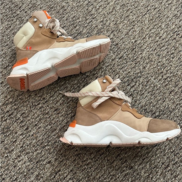 good as new Sorel Kinetic RNEGD Caribou boot - Picture 3 of 5